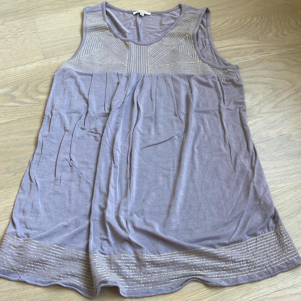 Anthropologie Bordeaux gold thread top size medium excellent condition